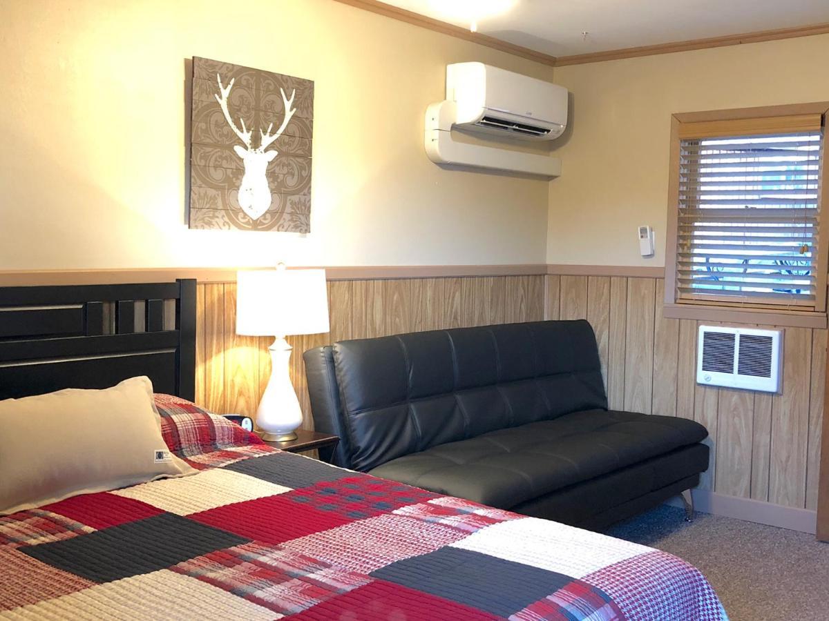 The Woodsman Country Lodge Motel Crescent Exterior photo