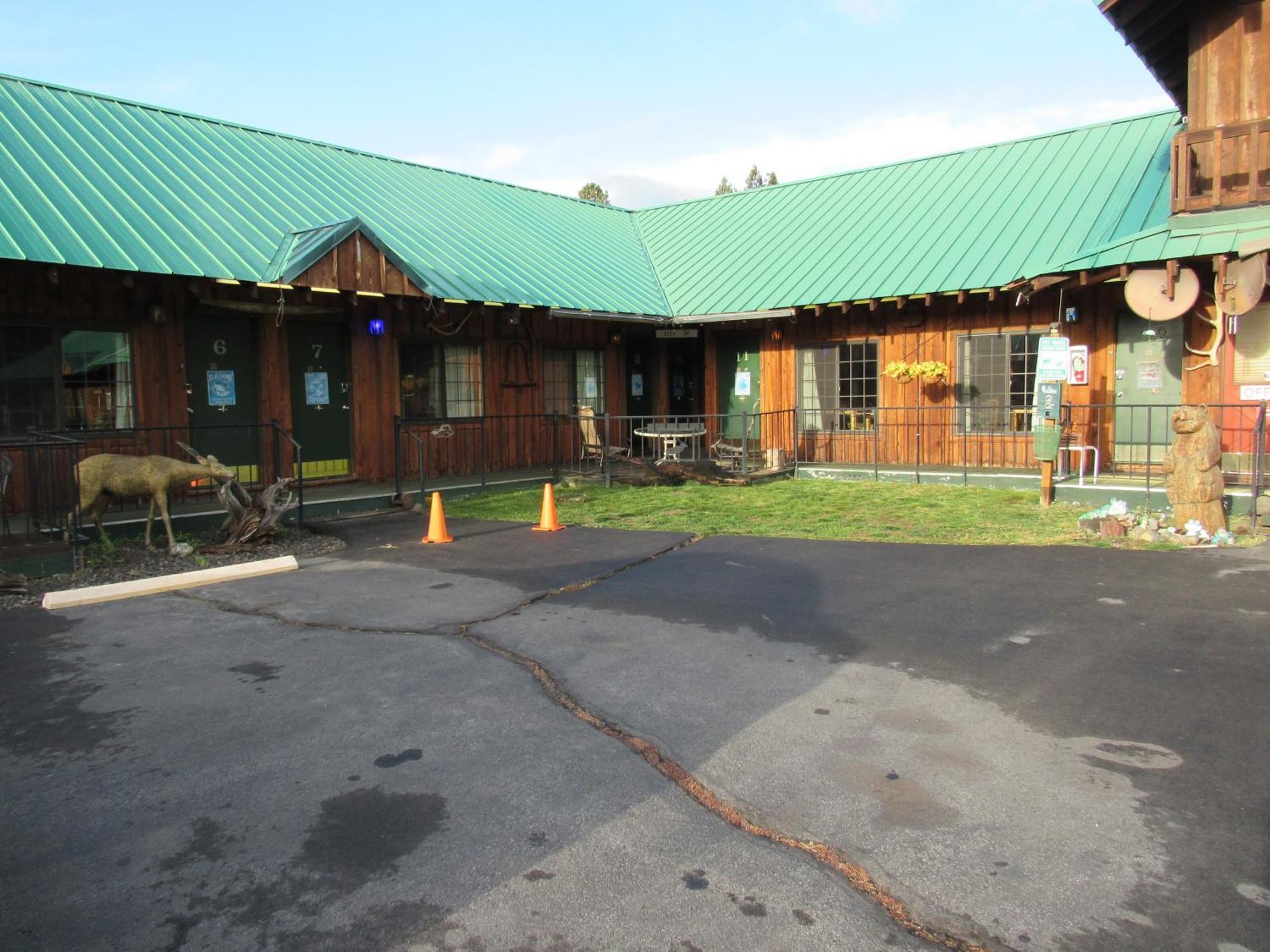 The Woodsman Country Lodge Motel Crescent Exterior photo
